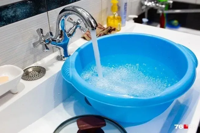 Жители Ярославля моются холодной водой из крана