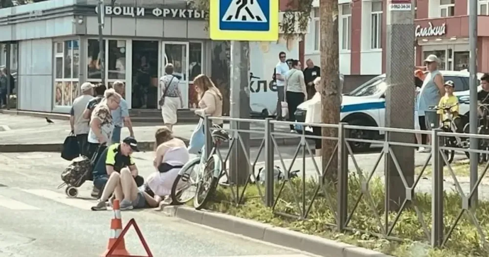 Место ДТП на проспекте Машиностроителей в Ярославле, где велосипедистка столкнулась с автобусом