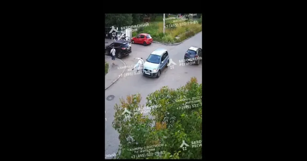 Камера видеонаблюдения у контейнерной площадки в Ярославле