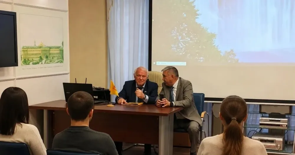 Пресс-конференция партии Справедливая Россия в Ярославле с депутатом Грешневиковым и секретарем Кашириным