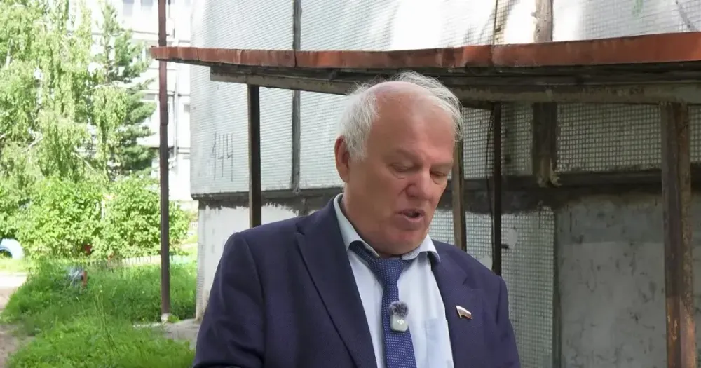 Затопленный канализацией подвал многоквартирного дома на Спартаковской улице в Ростове Великом