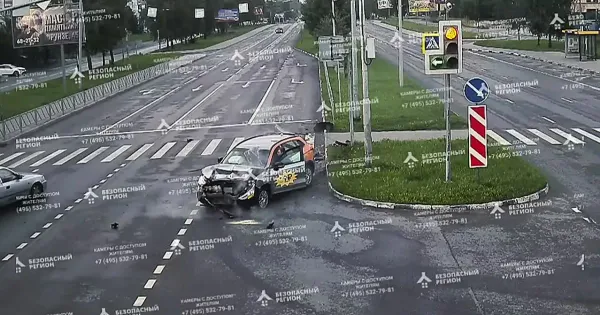 Место ДТП на проспекте Фрунзе в Ярославле: поврежденные автомобили Haval и Hyundai