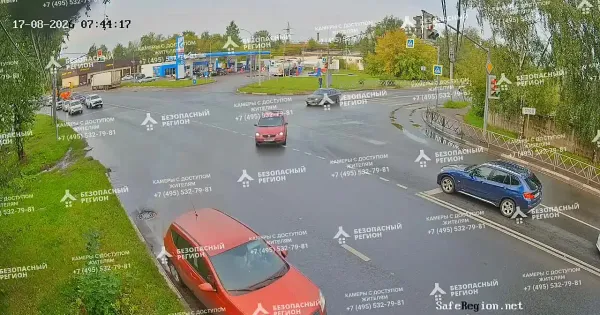 Липкая субстанция на дорогах Ярославля: фура «наследила» битумом?