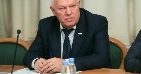 Депутат Госдумы Анатолий Грешневиков на встрече с жителями Ярославской области