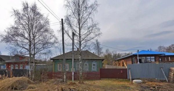 Двойной пожар на Большой Луговой: нежилой дом горел два дня подряд